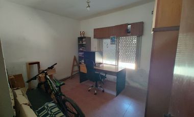 Casa 3 amb + Dpto 2 amb, lote propio, Morón!
