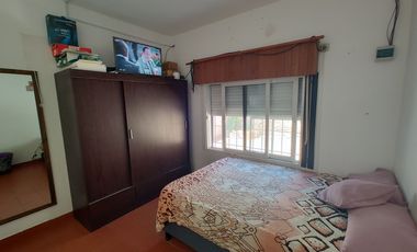Casa 3 amb + Dpto 2 amb, lote propio, Morón!