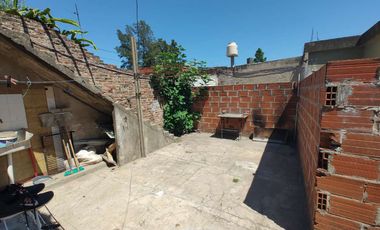 Casa 3 amb + Dpto 2 amb, lote propio, Morón!