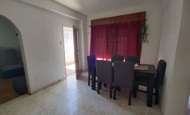 Casa 3 amb + Dpto 2 amb, lote propio, Morón!