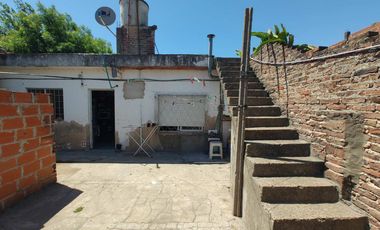 Casa 3 amb + Dpto 2 amb, lote propio, Morón!