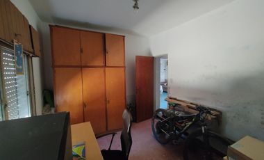 Casa 3 amb + Dpto 2 amb, lote propio, Morón!