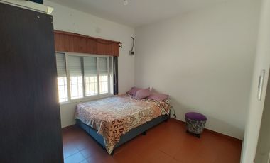 Casa 3 amb + Dpto 2 amb, lote propio, Morón!