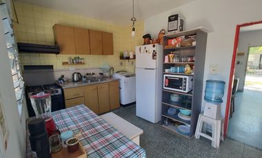 Casa 3 amb + Dpto 2 amb, lote propio, Morón!