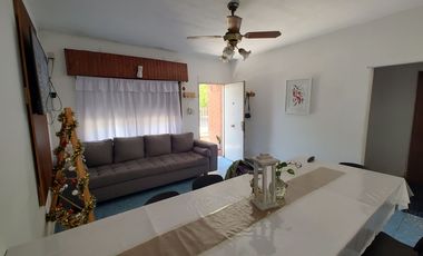 Casa 3 amb + Dpto 2 amb, lote propio, Morón!