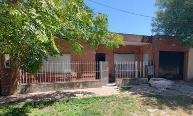 Casa 3 amb + Dpto 2 amb, lote propio, Morón!