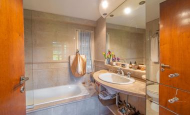 CASA EN VENTA, 4 DORMITORIOS CENTRO ADROGUE