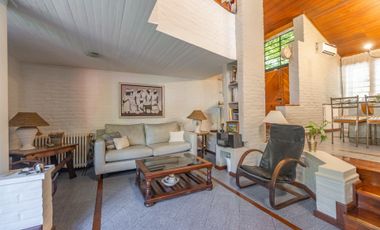 CASA EN VENTA, 4 DORMITORIOS CENTRO ADROGUE
