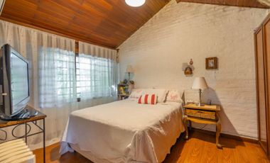 CASA EN VENTA, 4 DORMITORIOS CENTRO ADROGUE