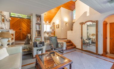 CASA EN VENTA, 4 DORMITORIOS CENTRO ADROGUE