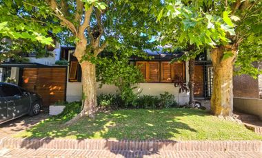 CASA EN VENTA, 4 DORMITORIOS CENTRO ADROGUE