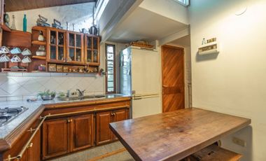 CASA EN VENTA, 4 DORMITORIOS CENTRO ADROGUE