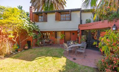CASA EN VENTA, 4 DORMITORIOS CENTRO ADROGUE