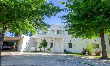 CASA EN VENTA EN BARRIO LAS FUENTES ¡OPORTUNIDAD!