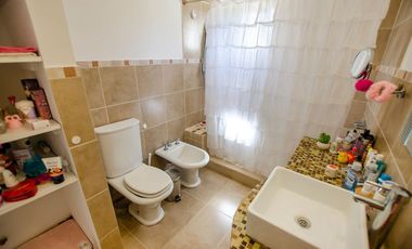 CASA EN VENTA EN BARRIO LAS FUENTES ¡OPORTUNIDAD!