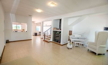 CASA EN VENTA EN BARRIO LAS FUENTES ¡OPORTUNIDAD!