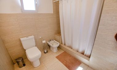 CASA EN VENTA EN BARRIO LAS FUENTES ¡OPORTUNIDAD!