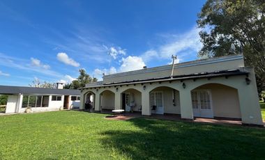 CASA 4 DORMITORIOS VENTA LA PLATA QUINCHO Y PILETA