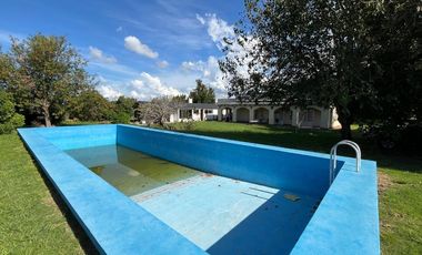 CASA 4 DORMITORIOS VENTA LA PLATA QUINCHO Y PILETA
