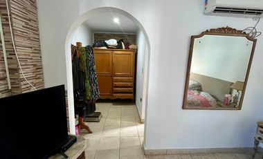 CASA 4 DORMITORIOS VENTA LA PLATA QUINCHO Y PILETA