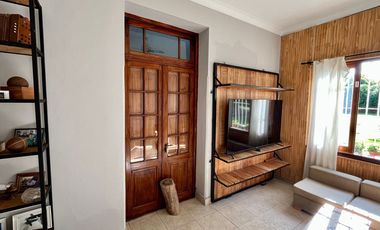 CASA 4 DORMITORIOS VENTA LA PLATA QUINCHO Y PILETA