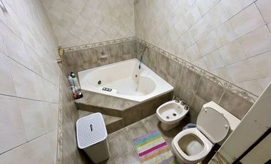 CASA 4 DORMITORIOS VENTA LA PLATA QUINCHO Y PILETA