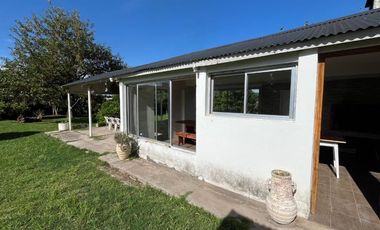 CASA 4 DORMITORIOS VENTA LA PLATA QUINCHO Y PILETA