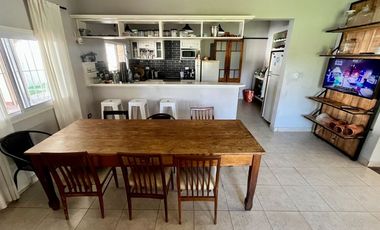 CASA 4 DORMITORIOS VENTA LA PLATA QUINCHO Y PILETA