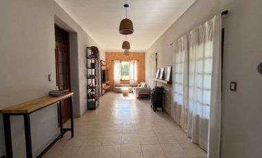 CASA 4 DORMITORIOS VENTA LA PLATA QUINCHO Y PILETA