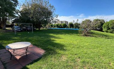 CASA 4 DORMITORIOS VENTA LA PLATA QUINCHO Y PILETA