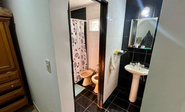CASA 4 DORMITORIOS VENTA LA PLATA QUINCHO Y PILETA