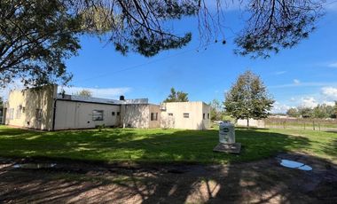CASA 4 DORMITORIOS VENTA LA PLATA QUINCHO Y PILETA