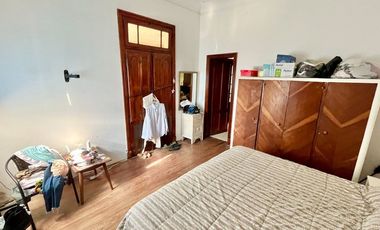 CASA 4 DORMITORIOS VENTA LA PLATA QUINCHO Y PILETA