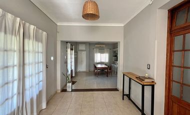 CASA 4 DORMITORIOS VENTA LA PLATA QUINCHO Y PILETA