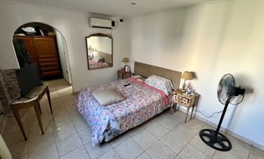 CASA 4 DORMITORIOS VENTA LA PLATA QUINCHO Y PILETA