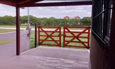 Venta Casa 3 ambientes en Miramar con Pileta