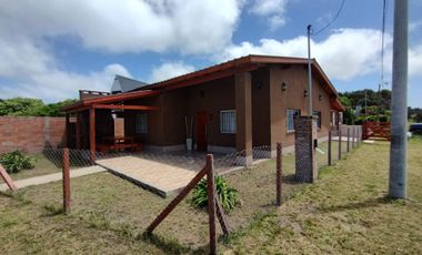 Venta Casa 3 ambientes en Miramar con Pileta