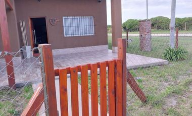 Venta Casa 3 ambientes en Miramar con Pileta