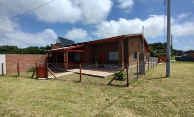 Venta Casa 3 ambientes en Miramar con Pileta