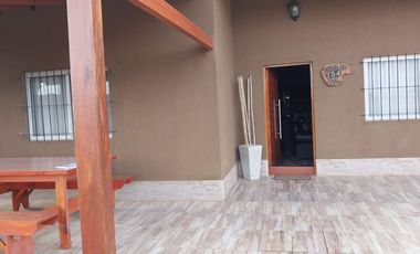 Venta Casa 3 ambientes en Miramar con Pileta
