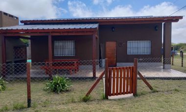 Venta Casa 3 ambientes en Miramar con Pileta