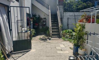 Venta Casa 3 ambientes con amplio jardin en Lanus