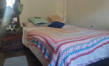 Venta Casa 3 ambientes con amplio jardin en Lanus