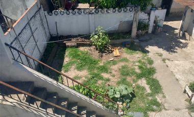 Venta Casa 3 ambientes con amplio jardin en Lanus