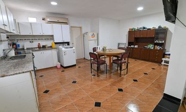 Casa en venta 3 dorm. en macrocentro Venado Tuerto