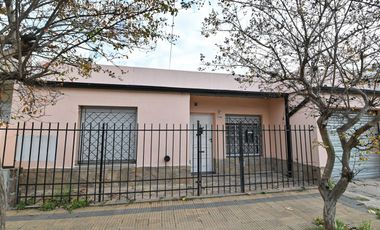 Casa en venta 3 dorm. en macrocentro Venado Tuerto
