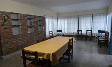 SE VENDE CASA QUINTA DE 3 DORMITORIOS CON PILETA