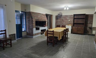 SE VENDE CASA QUINTA DE 3 DORMITORIOS CON PILETA