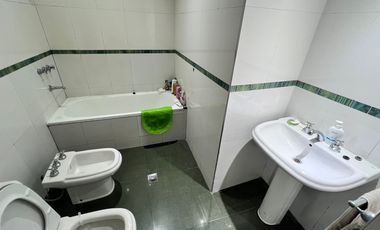 CASA DE 4 DORM. CON PISCINA Y COCHERA EN GUADALUPE