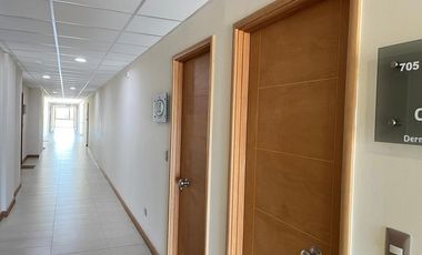 SE VENDEN OFICINA EN EDIFICIO PLAZA ORIENTE.